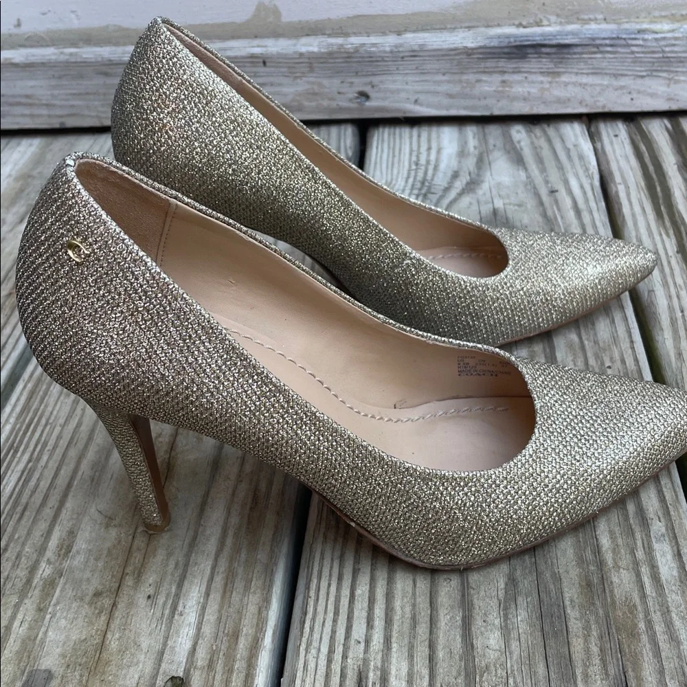 EUC- Coach Gold Sparkly Textured Vero Cuoio Heels Size 6.5 - Picture 6 of 16